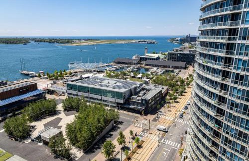 Central Waterfront Apartment | Waterfront Queens Quay West