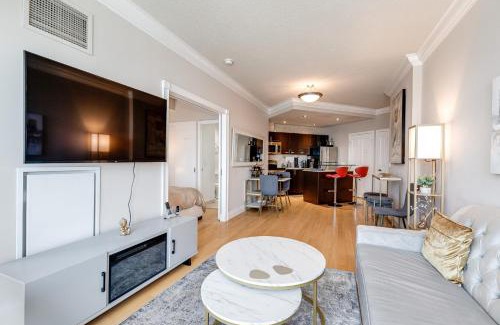 Central Waterfront Apartment | Waterfront Queens Quay West