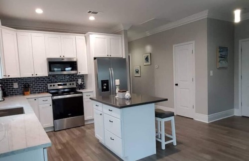 Shoreline Park House | Waterfront Relaxation 5 Beds 2 Bath Pool Boat Slip