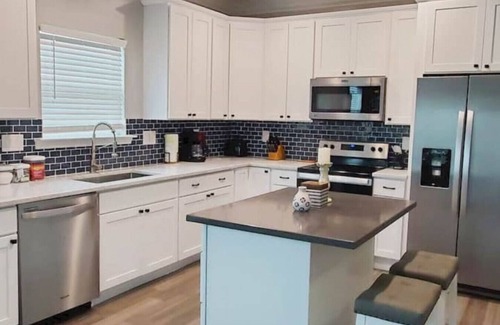 Shoreline Park House | Waterfront Relaxation 5 Beds 2 Bath Pool Boat Slip