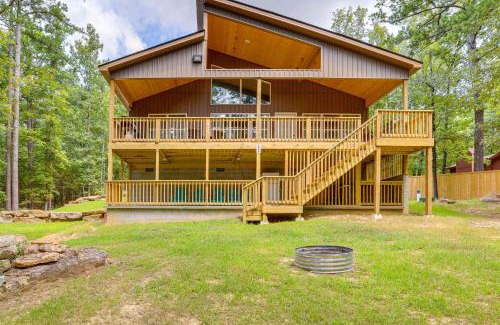 Tumbling Shoals House | Waterfront Retreat on Greers Ferry Lake with Hot Tub