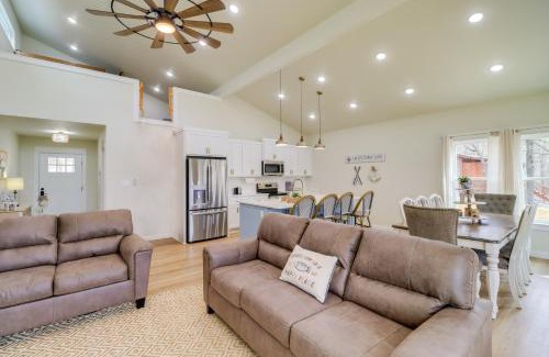 Tumbling Shoals House | Waterfront Retreat on Greers Ferry Lake with Hot Tub