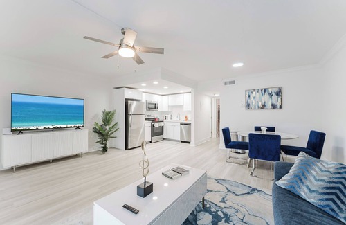 Boca Raton Apartment | Waterfront Retreat—Views, Pool, Hot Tub, Gym Walk to Beach & Boca Resort!