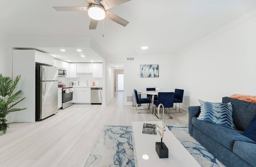 Boca Raton Apartment | Waterfront Retreat—Views, Pool, Hot Tub, Gym Walk to Beach & Boca Resort!
