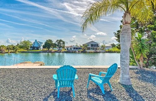 Spring Hill Cottage | Waterfront Retreat w/ Kayaks & Private Dock!