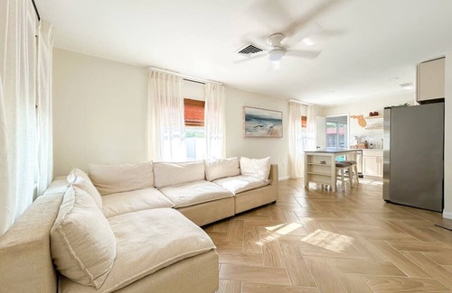 Laurel Apartment | Waterfront retreat with kayaks, walk to the beach