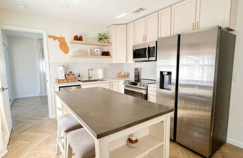 Laurel Apartment | Waterfront retreat with kayaks, walk to the beach
