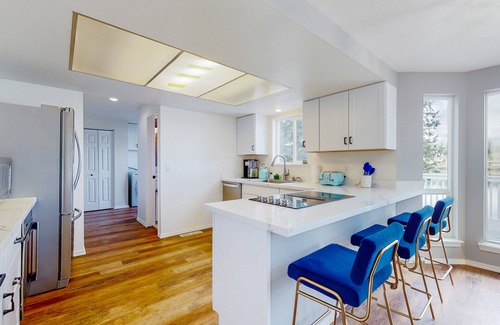 Agate House | Waterfront retreat with inlet access, views, deck, & fireplace - dogs OK