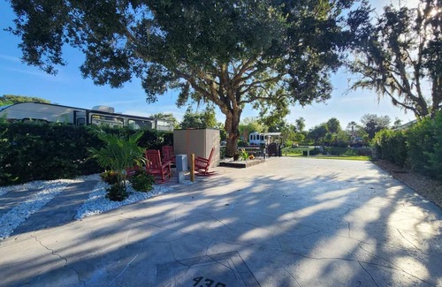 River Ranch RV Rental | WATERFRONT RV Campsite at River Ranch! Full Hookup 430
