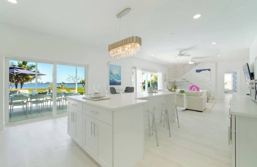 Palm Beach - West Palm Beach House | Waterfront Sanctuary, Heated Pool, Parking, Sauna