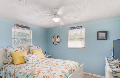 Ruskin Cottage | Waterfront Shack on Tampa Bay! Tranquil Million dollar views,2 beds/loft cottage