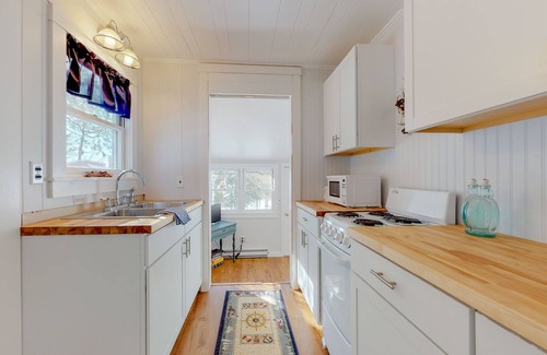 Orland Cottage | Waterfront shingled cottage with shared boat dock - near Acadia