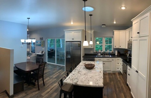 Sturgeon Bay Cottage | Waterfront, Spectacular Sunset Views, Beautiful Updated Cottage!