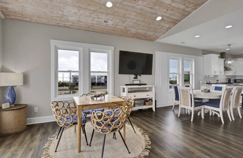 Topsail Beach House | Waterfront*Steps to beach*Boat Launch*Kayaks*Pools