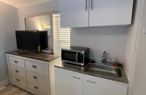 Fort Lauderdale Apartment | Waterfront Studio in Fort Lauderdale close to Airport, Cruise and Guitar Casino!