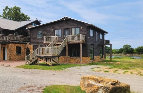 St. Joseph Cabin | Waterfront Sunset Cabin w/Patio & Firepit- 2 bdrm