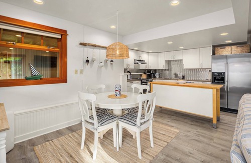 Bainbridge Island Cottage | Waterfront Tranquility on Crystal Springs