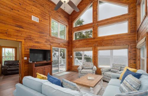 Saint Helena Island House | Waterfront Escape - Seasonal Pool - Perfect for Families and Friends!