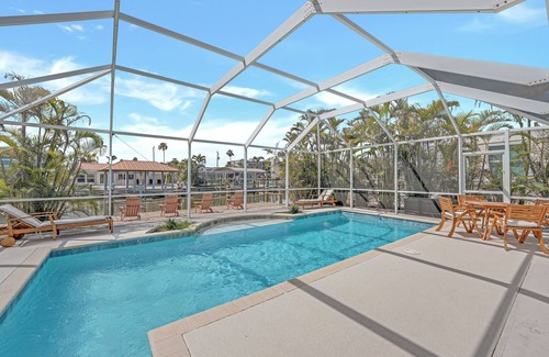 South Island House | WATERFRONT VACATION HOME! 2 BED + DEN 2 BATH. POOL HOME.