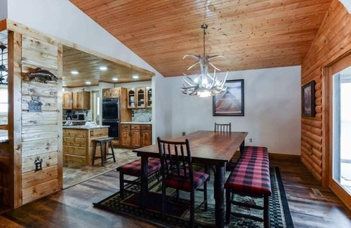 Branson Apartment | Waterfront vacation home with kitchen and balcony