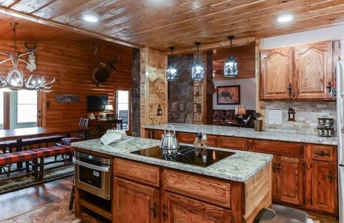 Branson Apartment | Waterfront vacation home with kitchen and balcony