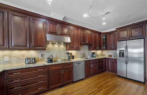 Oriental House | Waterfront Views & Boat Slip, Blackwell Point #B