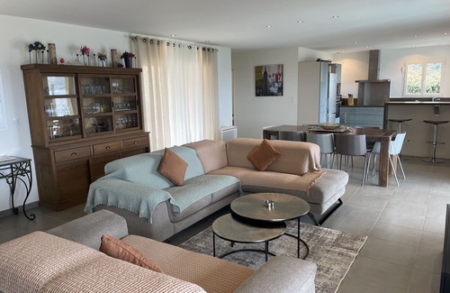 Calcatoggio Villa | Waterfront villa with pool