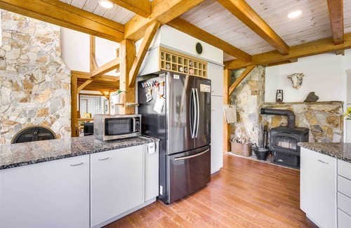 West Bath House | Waterfront West Bath Rental w/Screened-In Porch!