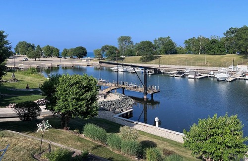 Downtown Kenosha House | Waterfront with Lake Michigan Views! Walking distance to beach, restaurants/bars