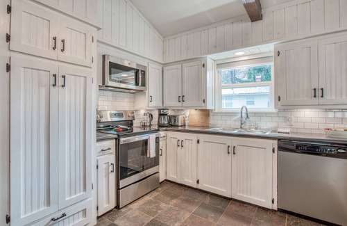 Franklin House | Waterfront wonder with amazing views, firepit, foosball, grill & covered porch