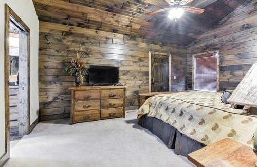 Indian Point House | WaterMill Cove Resort Lakefront Lodge By Silver Dollar City 2 POOLS Dock