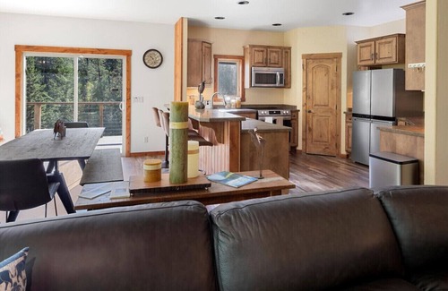 Missoula Apartment | * * *Waters Edge Lodge* * *