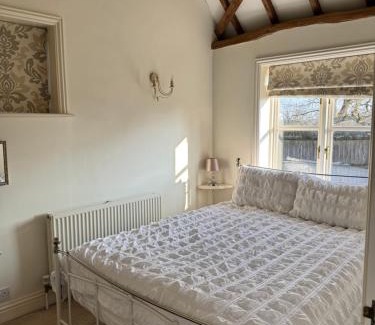 Ewhurst Green Apartment | Waters edge