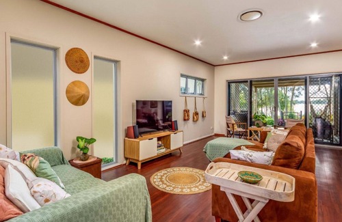 Sandstone Point House | WATERS EDGE ON SPINNAKER
