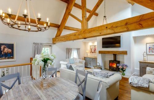 Bradbourne House | Waterside Barn