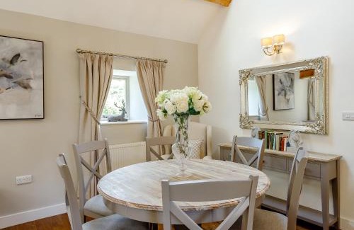 Bradbourne House | Waterside Barn