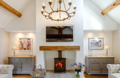 Bradbourne House | Waterside Barn