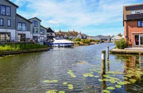 Irstead House | Waterside