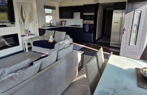 Mablethorpe Cabin | Waterside Lodge - Dog Friendly, Sutton on Sea