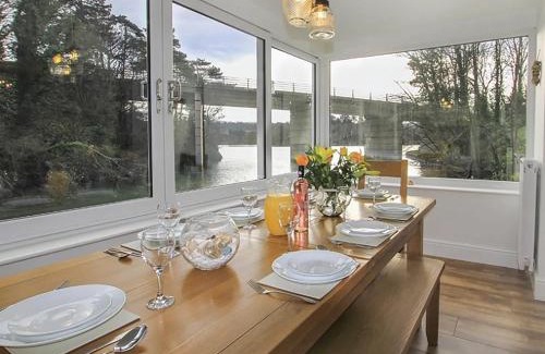 Menai Bridge House | Waterside - Luxury Menai Bridge Holiday Home - 4 Bed 4 Bath