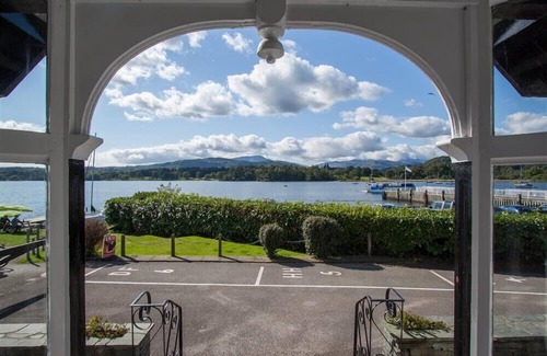 Waterhead Cottage | WATERSIDE, pet friendly, with a garden in Ambleside