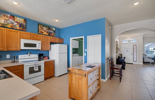 Orlando House | Waterside. Pet friendly. UCF area.