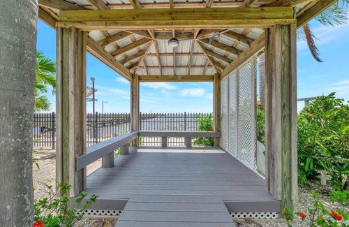 Ruskin Apartment | Waterview Suite | Pool, Tennis, Beach, Hot Tub!