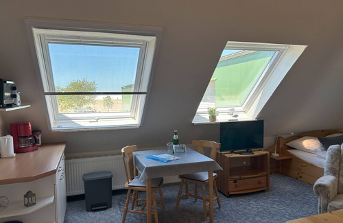 Friedrichskoog Apartment | Wattwürmchen - Ferienhof am Meer - Construction site discount