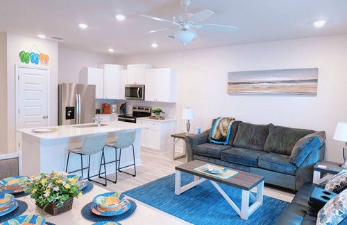 Gulf Breeze House | Wave of gold Close to beaches 3 bedrooms clean Beautiful Brand New townhome
