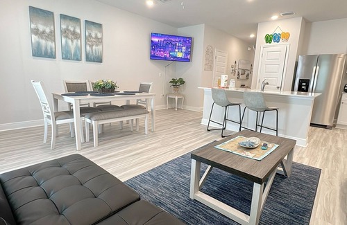 Gulf Breeze House | Wave of gold Close to beaches 3 bedrooms clean Beautiful Brand New townhome