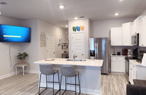 Gulf Breeze House | Wave of gold Close to beaches 3 bedrooms clean Beautiful Brand New townhome