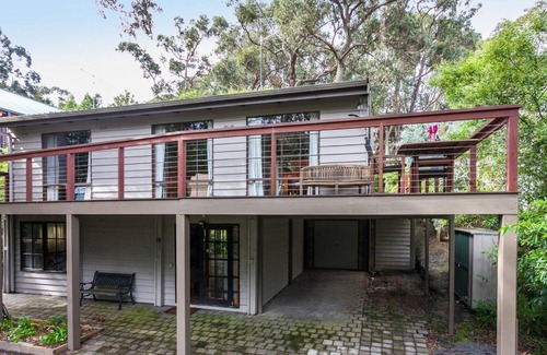 Lorne House | Waverley Retreat - Pet friendly accommodation