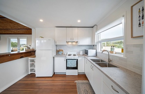 Sellicks Beach House | Waves and Wine at Sellicks Beach