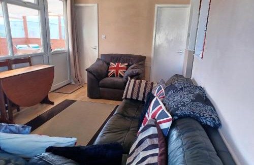 Kidwelly House | Waves And Woods Holiday Home